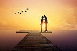 Découvrez le rituel d'amour avec photo et miel, guidé par le voyant Dovi. Attirez l'amour sincère, renforcez vos liens affectifs et apaiserez les tensions grâce à cette pratique spirituelle.