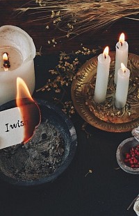 Rituel d’amour avec le nom d’une femme : découvrez comment le rituel puissant du voyant Dovi permet d’attirer, renforcer ou raviver l’amour grâce à une méthode spirituelle efficace et personnalisée.